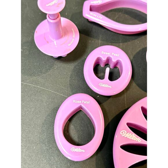 Purple Wilton gum paste and fondant flower cutters dessert decorating - Picture 4 of 6